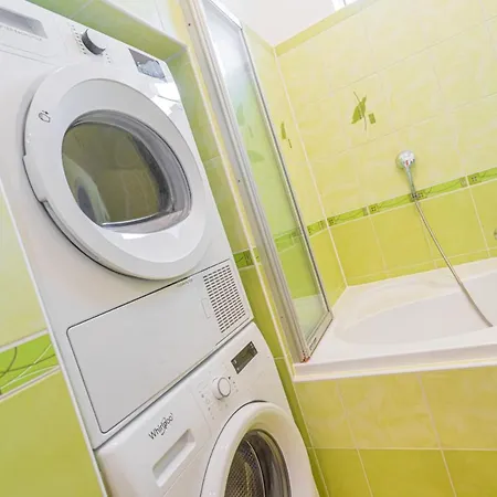 Jet Hottub - Washer&dryer - 12min Center - 160mbs Wifi Prague
